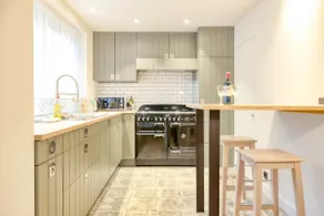 Chic 3-BR Oasis in Ghent - Stylish Interiors - Image 5