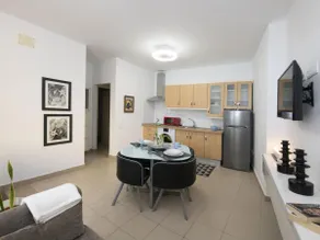 Apartment in the old town just 5 minutes from the beach - Image 3