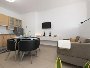 Apartment in the old town just 5 minutes from the beach - Image 2