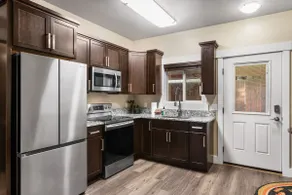 The Yellowstone Hideaway Unit C - Image 2