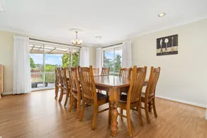 Large Kelso Family Home - Flexible Bedding - Image 5