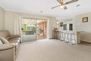 Large Kelso Family Home - Flexible Bedding - Image 3