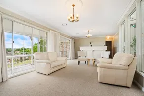 Large Kelso Family Home - Flexible Bedding - Image 2