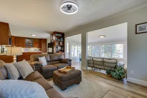 Lakefront Getaway in Leesburg w/ Dock + Kayaks! - Image 3