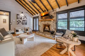 Off the Hook - Riverfront, hot tub, fire pit, pets - Image 2