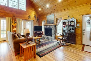 Dog-friendly 2BR with amazing views & stocked pond - Image 2