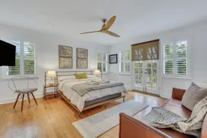 The Grey - Large Eclectic and Quiet Home - Image 5