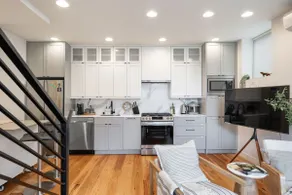 3BR Queen Anne Retreat • Rooftop • Parking • SPU - Image 5