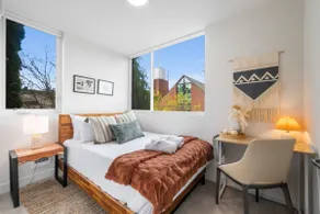 3BR Queen Anne Retreat • Rooftop • Parking • SPU - Image 2