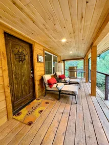 Neu! Romantik- / Familienurlaub für 6 Personen! Moderne Renovierung auf 20 Hektar Privatsphäre! - Image 2