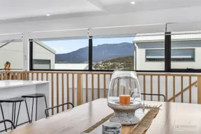 Mountain View Villa-close to shops-10min to CBD - Image 3