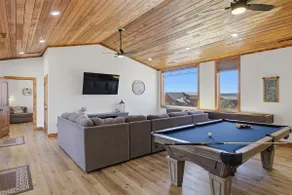 5bd all ensuite| Shuffleboard & Pool Table| Hottub - Image 2