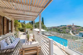 Villa Observer by Villa Plus - Image 4