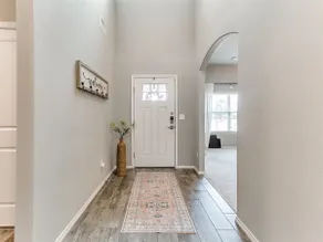 Spacious BA Home in Beautiful Neighborhood! - Image 2