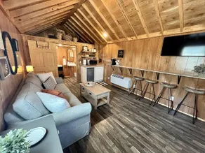 Studio Cabin - Image 4