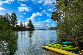 4BR dog-friendly waterfront home with beach access - Image 4