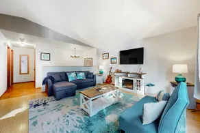 4BR dog-friendly waterfront home with beach access - Image 5