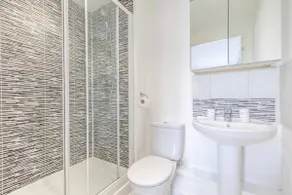 2 BED & 2 BATH COSY APARTMENT SLOUGH- FREE PARKING - By Tempstay - Image 4