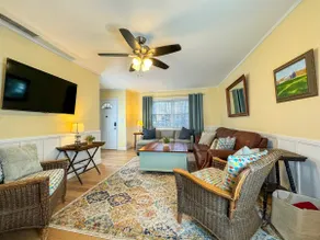 Private 4BR Oasis in the City, near Tennis Center - Image 3