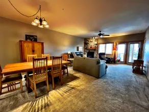 Mountain Bliss: 2-Bedroom Condo with Private Hot - Image 4