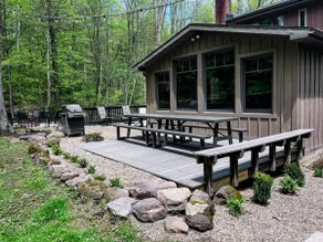 22 Acres • Trails • Hot Tub • Fire Pit• sleeps 12 - Image 5