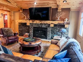 22 Acres • Trails • Hot Tub • Fire Pit• sleeps 12 - Image 3