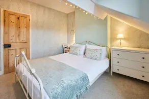 Host & Stay - Allium House - Image 2