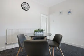 Spacious Living Room & Modern Comforts, Sleeps 4 - Image 5