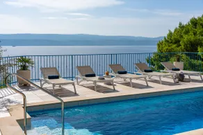 Villa Azzurro direkt am Meer mit beheiztem Pool, Panoramablick aufs Meer, Strand, Geschäft und Restaurant sind fußläufig erreichbar - Image 2
