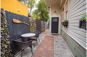 Exquisite Studio Guesthouse Near Downtown's Core! - Image 2