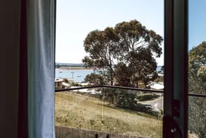 Cosy House, Close to Town with Views of the Bay - Image 5