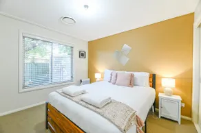 Southlakes Haven - Lake Views, Pet Friendly - Image 3