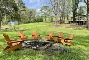 Family-Friendly 3BR Home w Bunk Room & Yard - Image 4