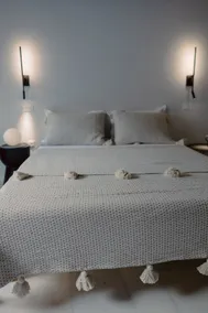 Apartment-Queen size bed-Private bathroom with - Image 3