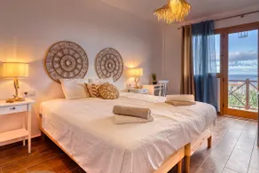 Spacious Home with Tropical Garden, BBQ, Near Seaside - Image 5