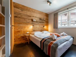 Luxury chalet with private sauna and views - Image 3