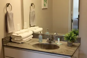Stylish Campustown Stay with Gym & Balcony - Image 4