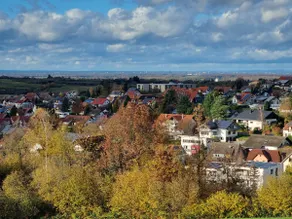 Vacation home with forest view - Image 2