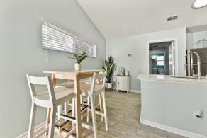 Pink Dolphin 3| Beachside Cottage| Walk Everywhere - Image 4