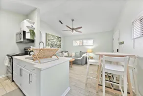 Pink Dolphin 3| Beachside Cottage| Walk Everywhere - Image 3
