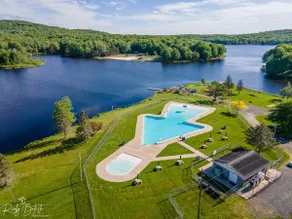Bear Trail Chalet by Avantstay Retreat w/ Outdoor Living Deck & Fire Pit - Image 2
