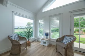 Hamptons Cottage. Views & Fireplace. Dubbo. - Image 2