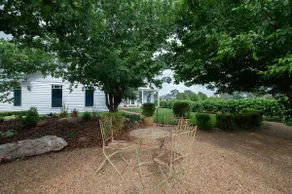 Hamptons Cottage. Views & Fireplace. Dubbo. - Image 4