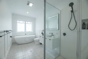 Hamptons Cottage. Views & Fireplace. Dubbo. - Image 3