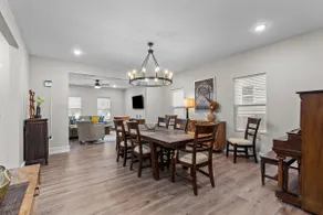 Spacious 5BR Near SLU | Drive to Arch | EV Charger - Image 2