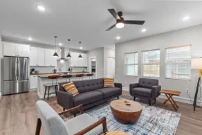 Spacious 5BR Near SLU | Drive to Arch | EV Charger - Image 3