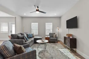 Spacious 5BR Near SLU | The Gate | Amazing Shower - Image 3