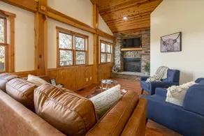 3BR Ridge Home · Hot Tub, Firepit & Valley Views - Image 5
