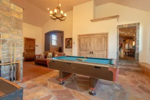 14 Guests 5BR 2BA Game room and Living  - Image 2