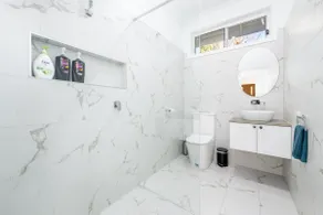 Lil beauty! Nth Central 3BR Reno w Wifi - Image 5